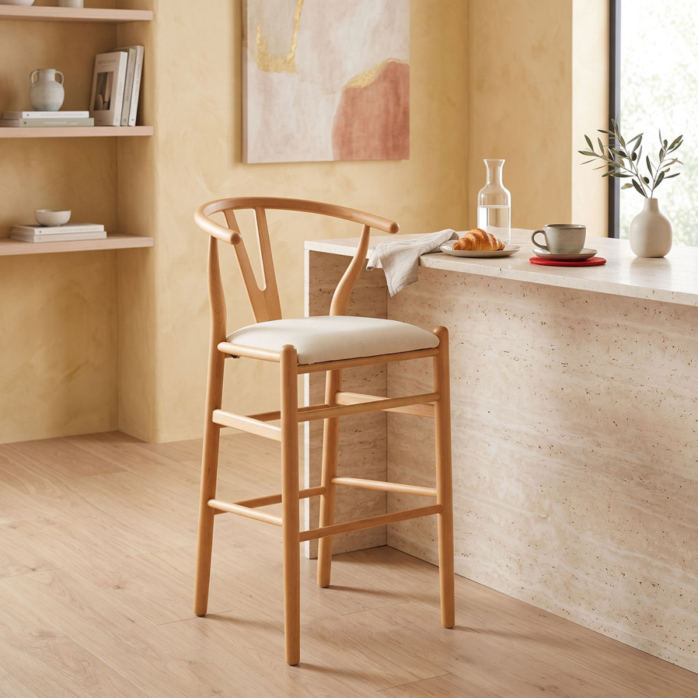 Σκαμπό μπαρ Wishbone pakoworld μεσαίου ύψους rubberwood-ύφασμα σε φυσική-μπεζ απόχρωση 51x60x95εκ