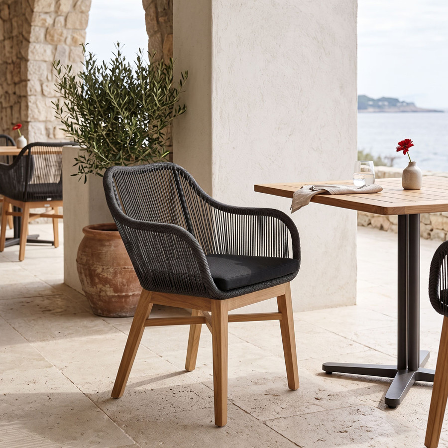 Πολυθρόνα Kalie pakoworld teak ξύλο και συνθετικό σχοινί σε φυσική-μαύρη απόχρωση με μαξιλάρι 60x61x80εκ