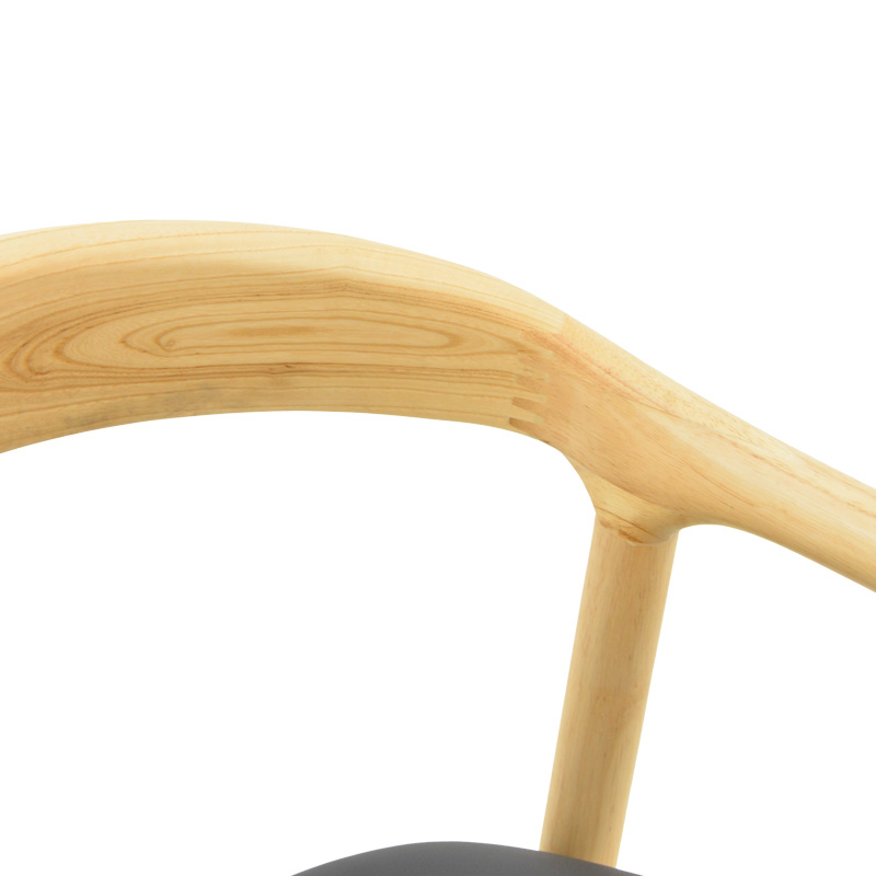 Πολυθρόνα Hogie pakoworld rubberwood σε φυσική απόχρωση με μαύρο pu μαξιλάρι 61x60x76εκ
