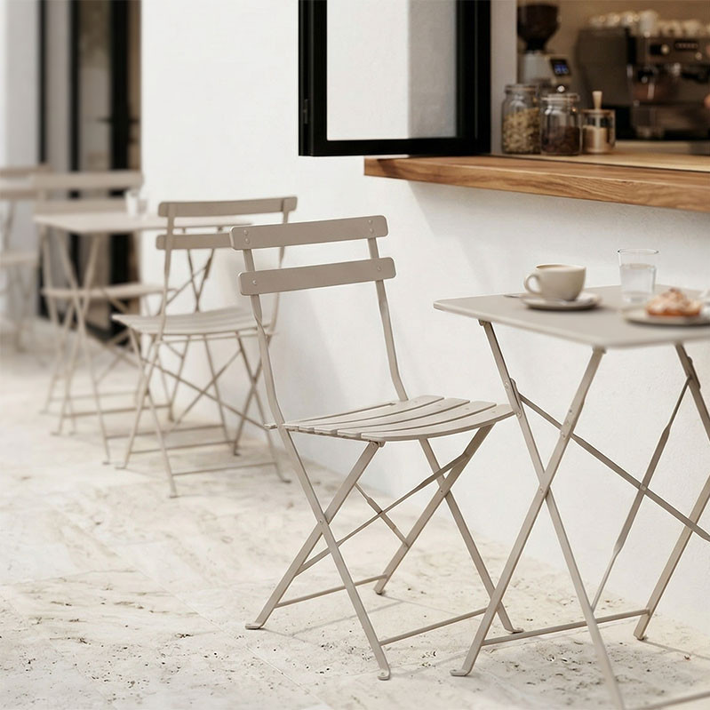 Καρέκλα Bistro pakoworld μεταλλική αναδιπλούμενη σε σαμπανί 42x46x82εκ